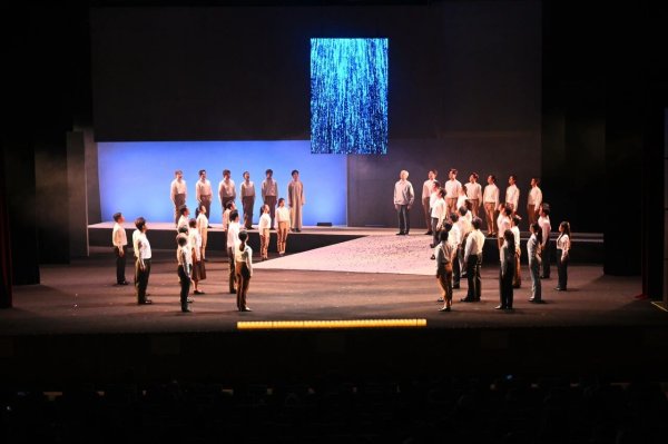 配资炒股利息 北京邮电大学《与光同行》大师剧首演